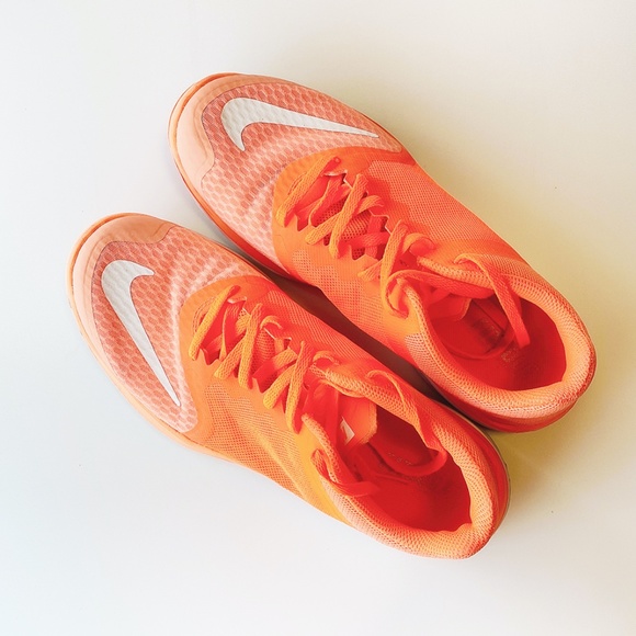 nike peach running shoes